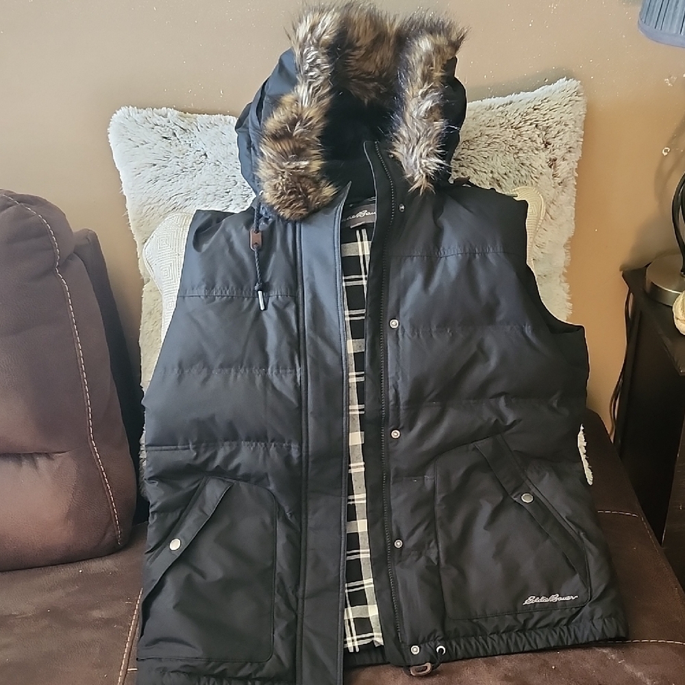 Eddie Bauer Sleeveless Black Puffer Vest with Faux Fur Trim